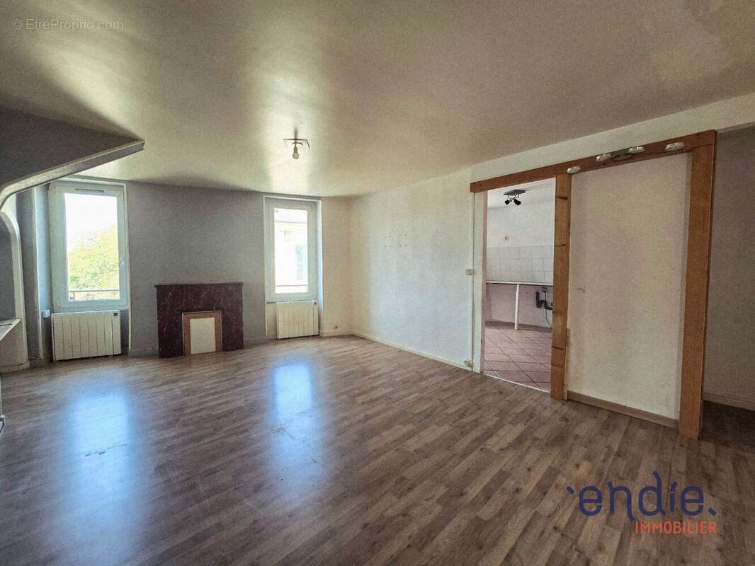 Ensemble immobilier de 3 logements  Rentabilité attractive d'environ 11 %  Saint-Pierre-le-Moûtier - photo 4