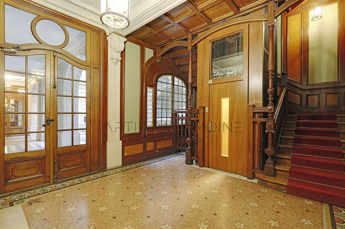 Appartement à PARIS-16E
