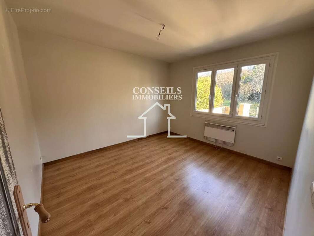 Maison à VILLENEUVE-SUR-YONNE