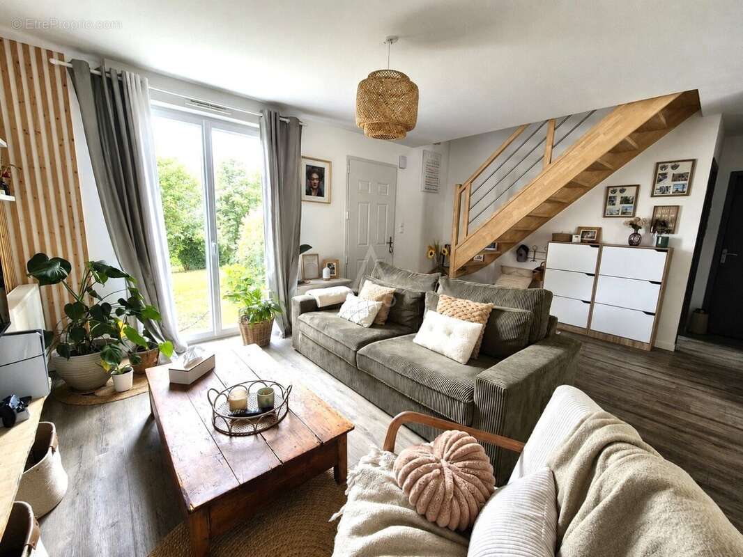 Maison à LA CHAPELLE-SAINT-LAUD