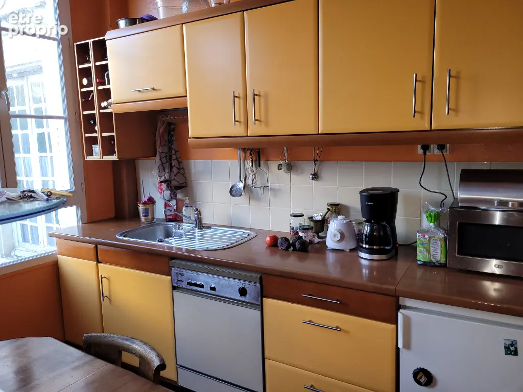 ROCHEFORT hyper  centre ville, Place COLBERT un appartement ancien de 121 m2 avec parking - photo 3