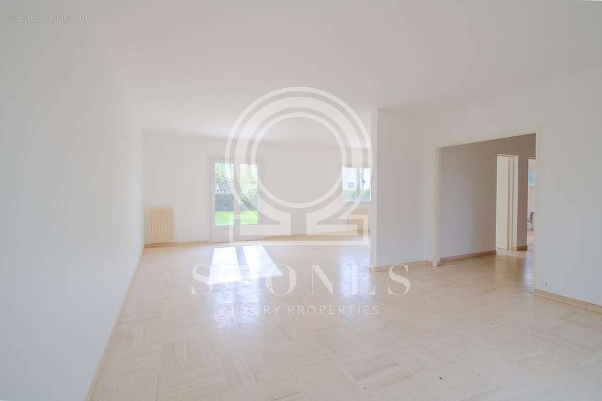 Maison 158 m² à Marly-Le-Roi  - photo 4