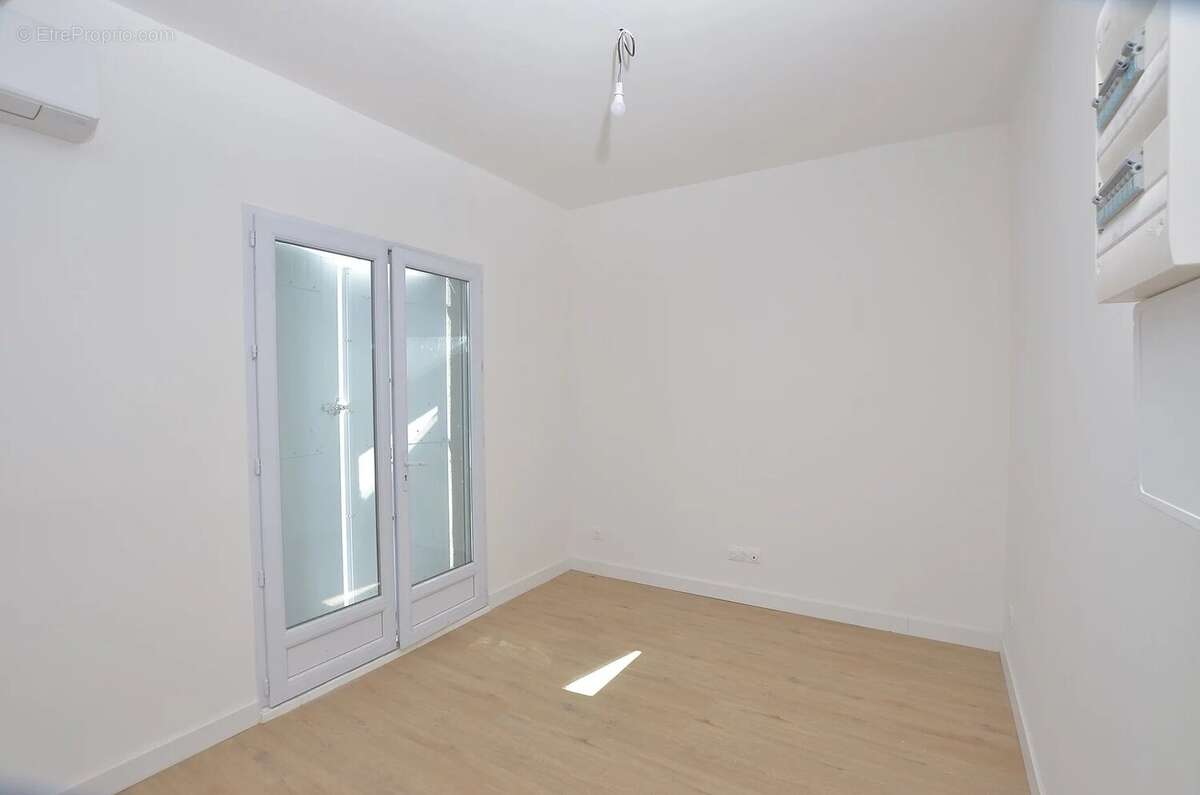 Appartement t2 rive droite 1er etage - photo 4
