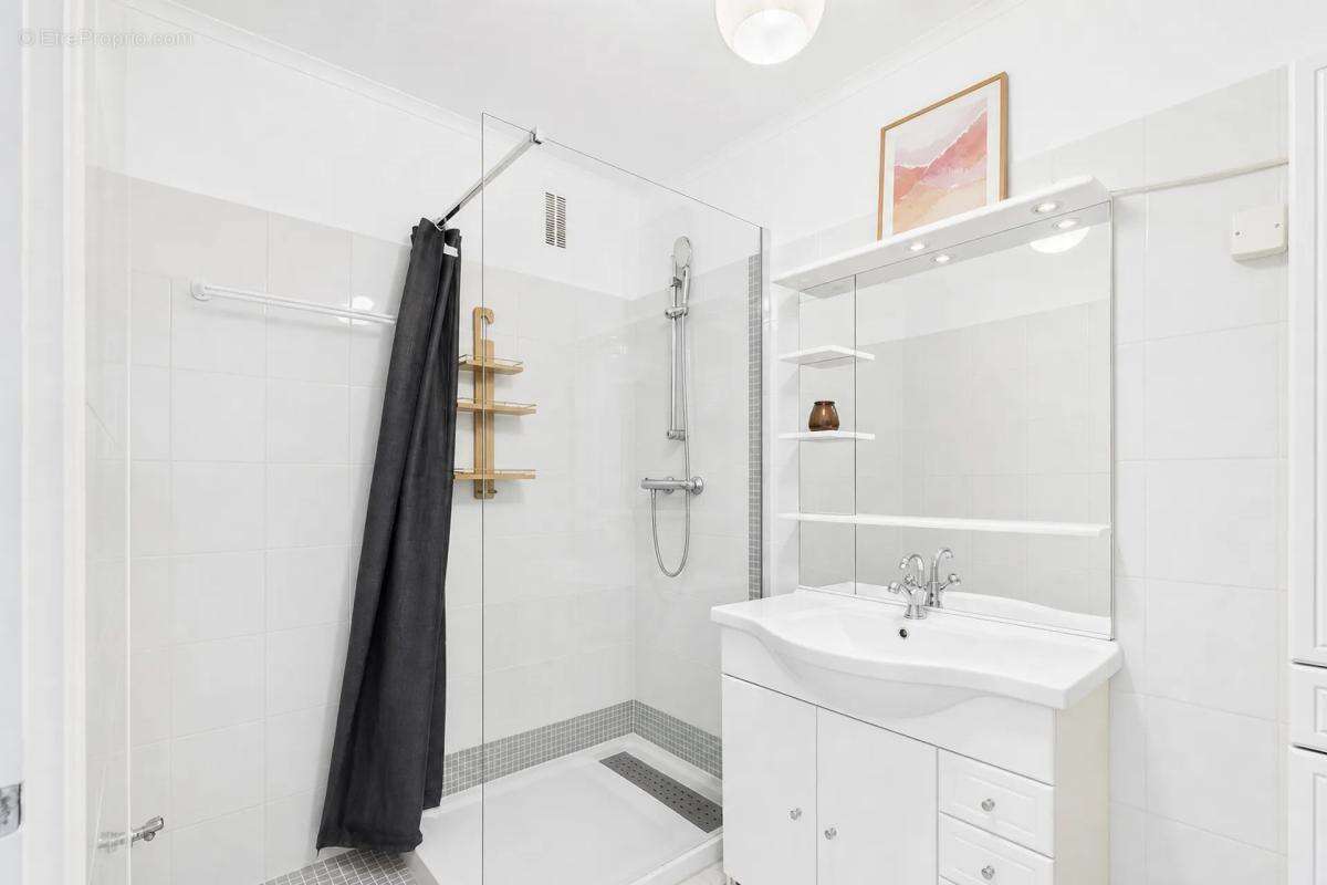 2P rénové de 27 m² avec cave à Cannes - photo 6