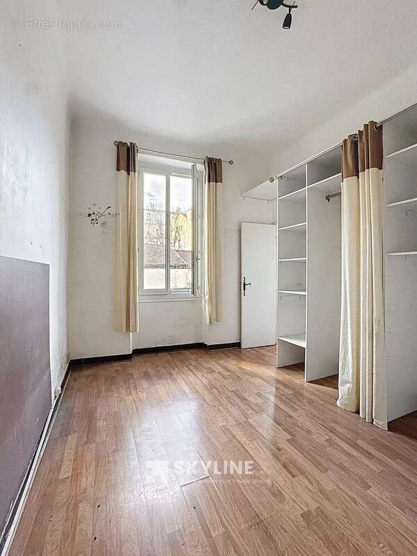 Appartement à MARSEILLE-4E