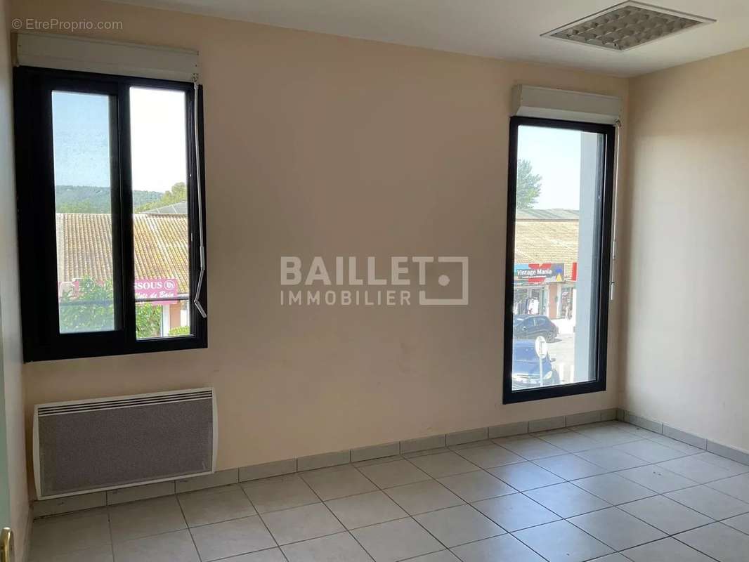 Commerce à TOURRETTES