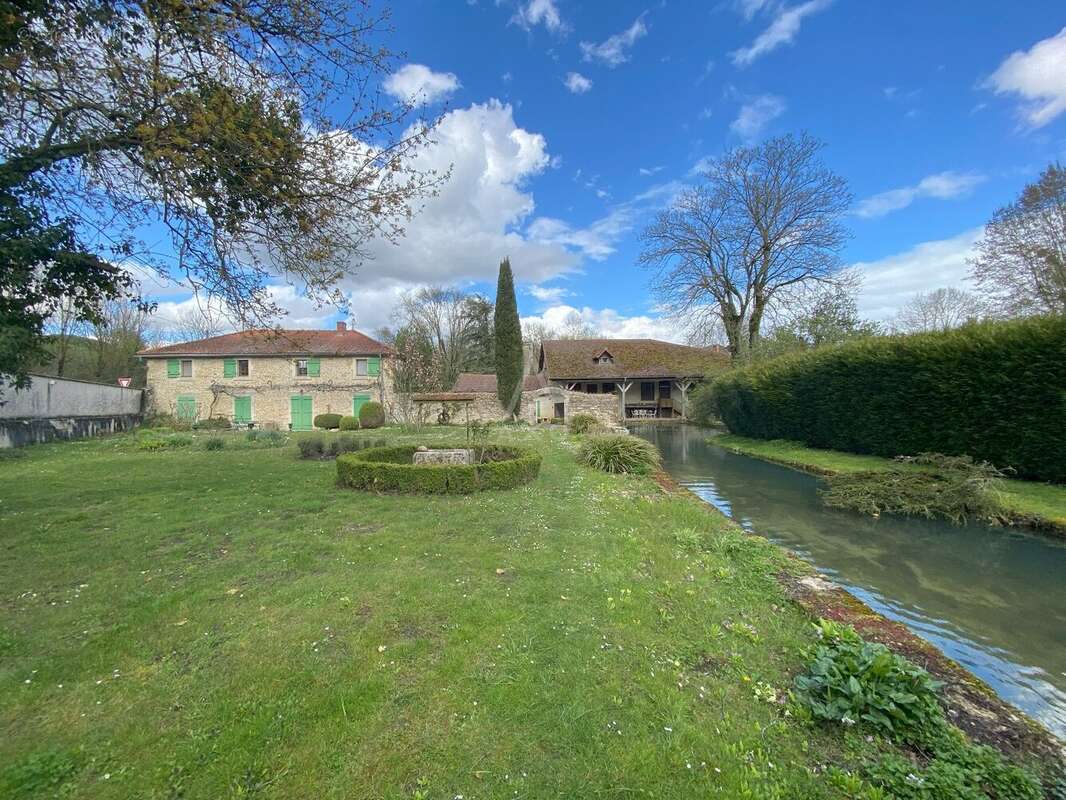 Le Moulin de la Roche propriété de Charme sur 1,5 hectares au coeur de la Haute-Marne - photo 4