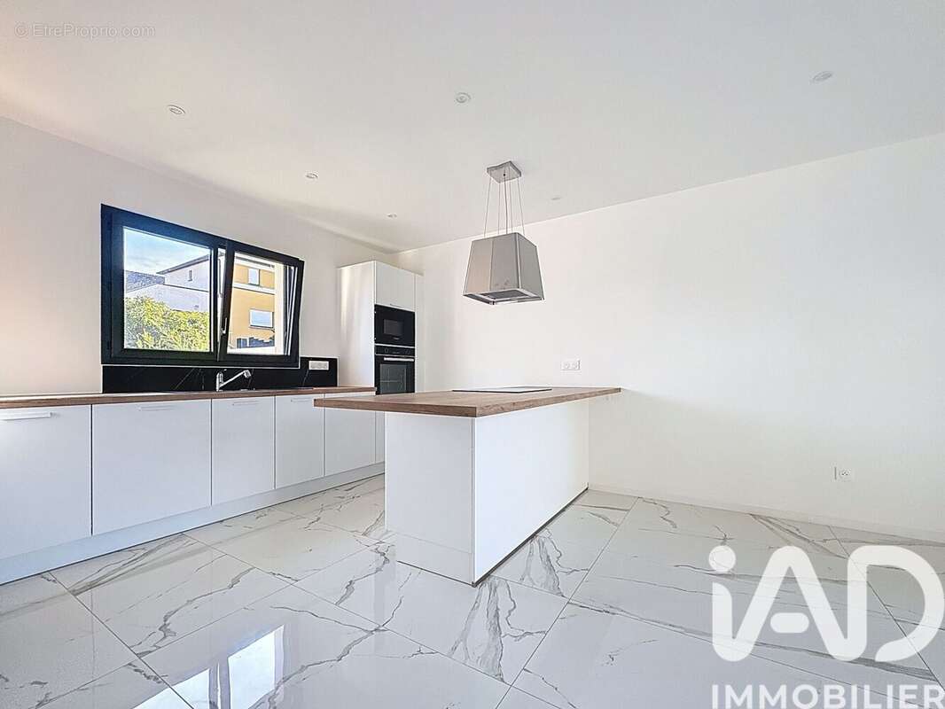 Maison 162 m² à Bain-De-Bretagne  - photo 2
