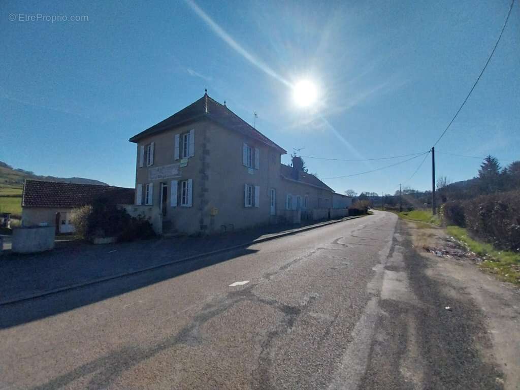 Appartement à SAINT-SYMPHORIEN-DE-MARMAGNE