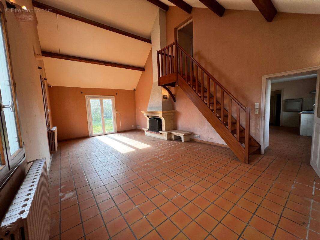 Maison à SAINT-PERAVY-LA-COLOMBE