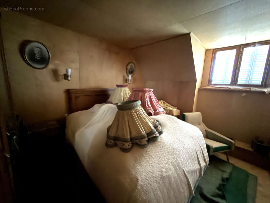 Marcenat centre  Jolie maison de 118 m2 avec 15 427 m2 de terrains au cœur du Cézallier - photo 11