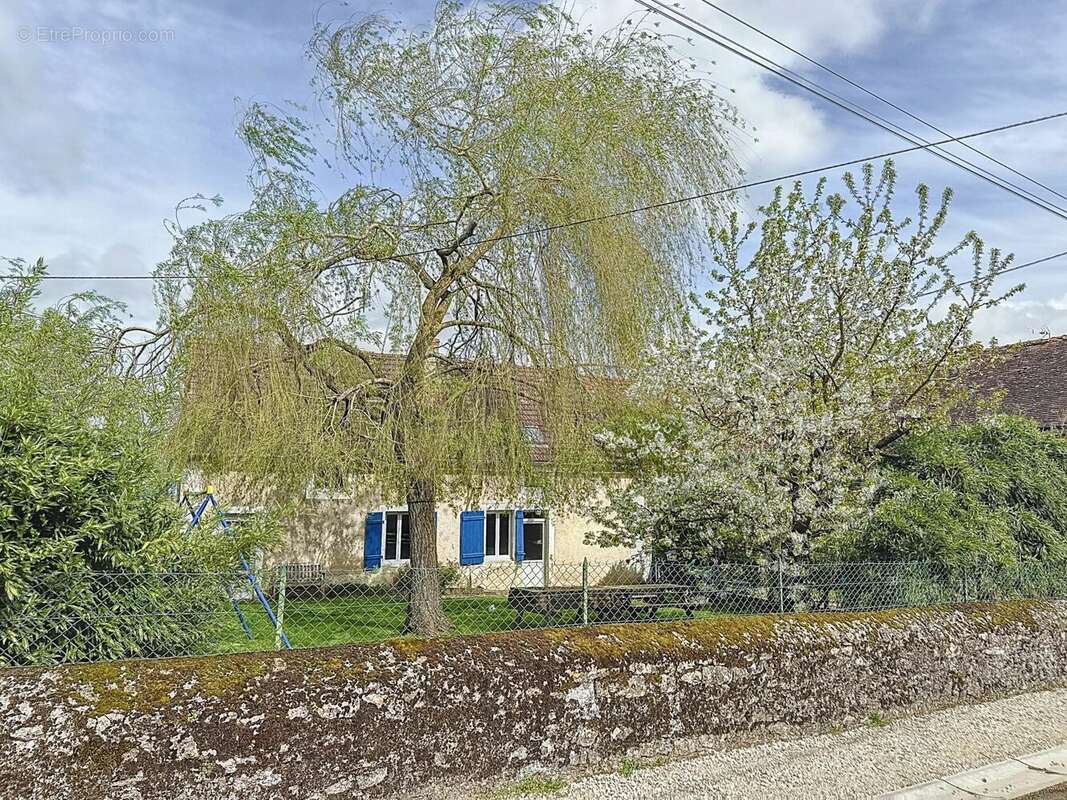 Maison à AISY-SOUS-THIL