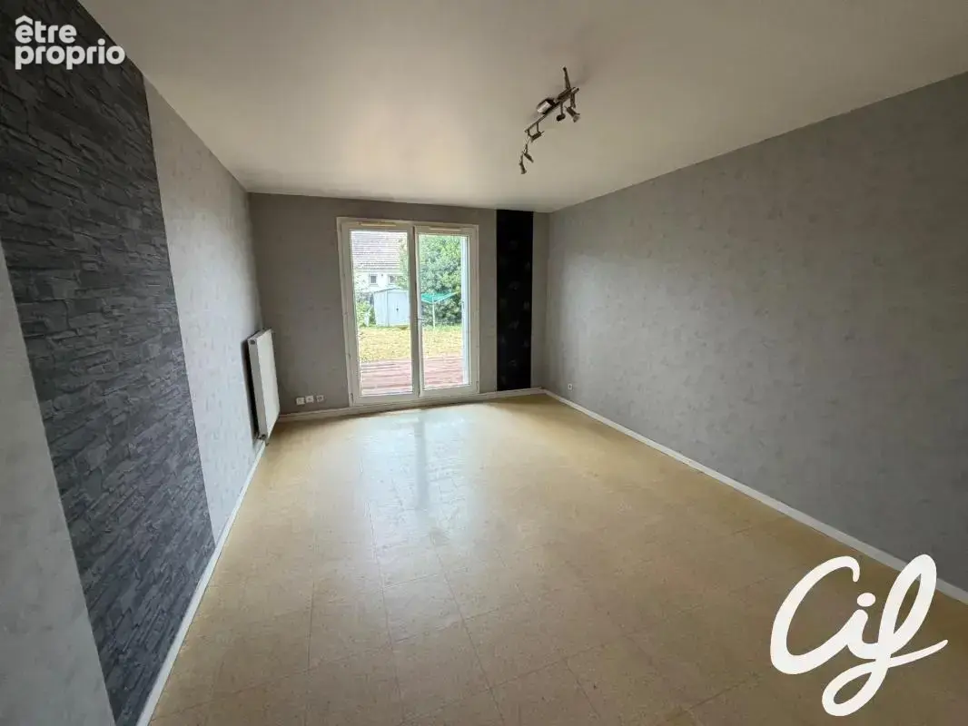 Maison T3 LA FRENAYE - 64.2 m2  130 000 Euros - photo 2