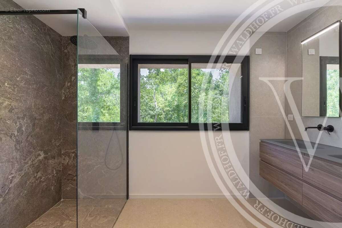 Maison à TOURRETTES