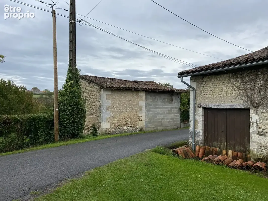 Maison de caractère en pierre de 2 chambres avec grange. - photo 12