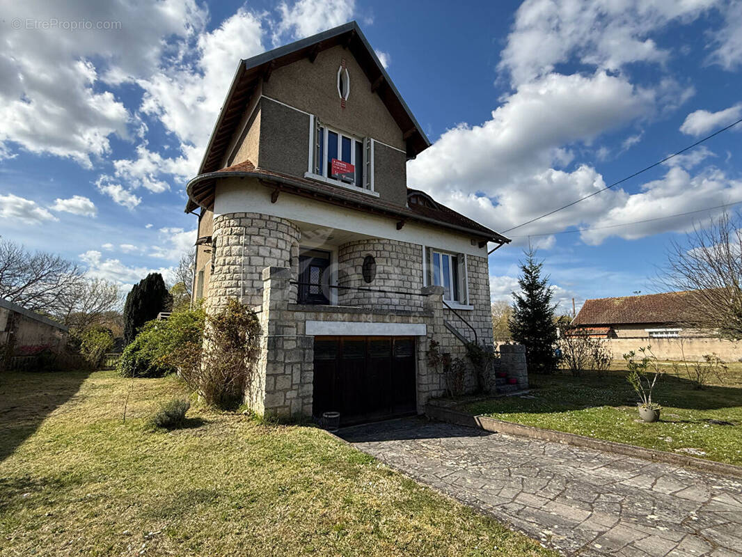 Maison à COSNE-COURS-SUR-LOIRE