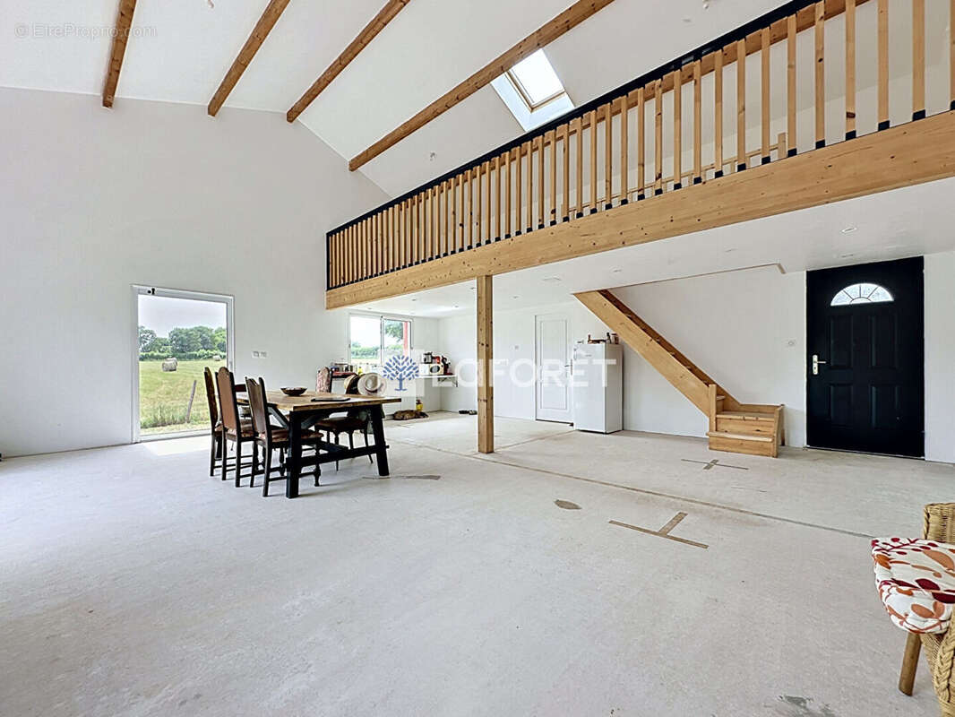 Maison à OROUX
