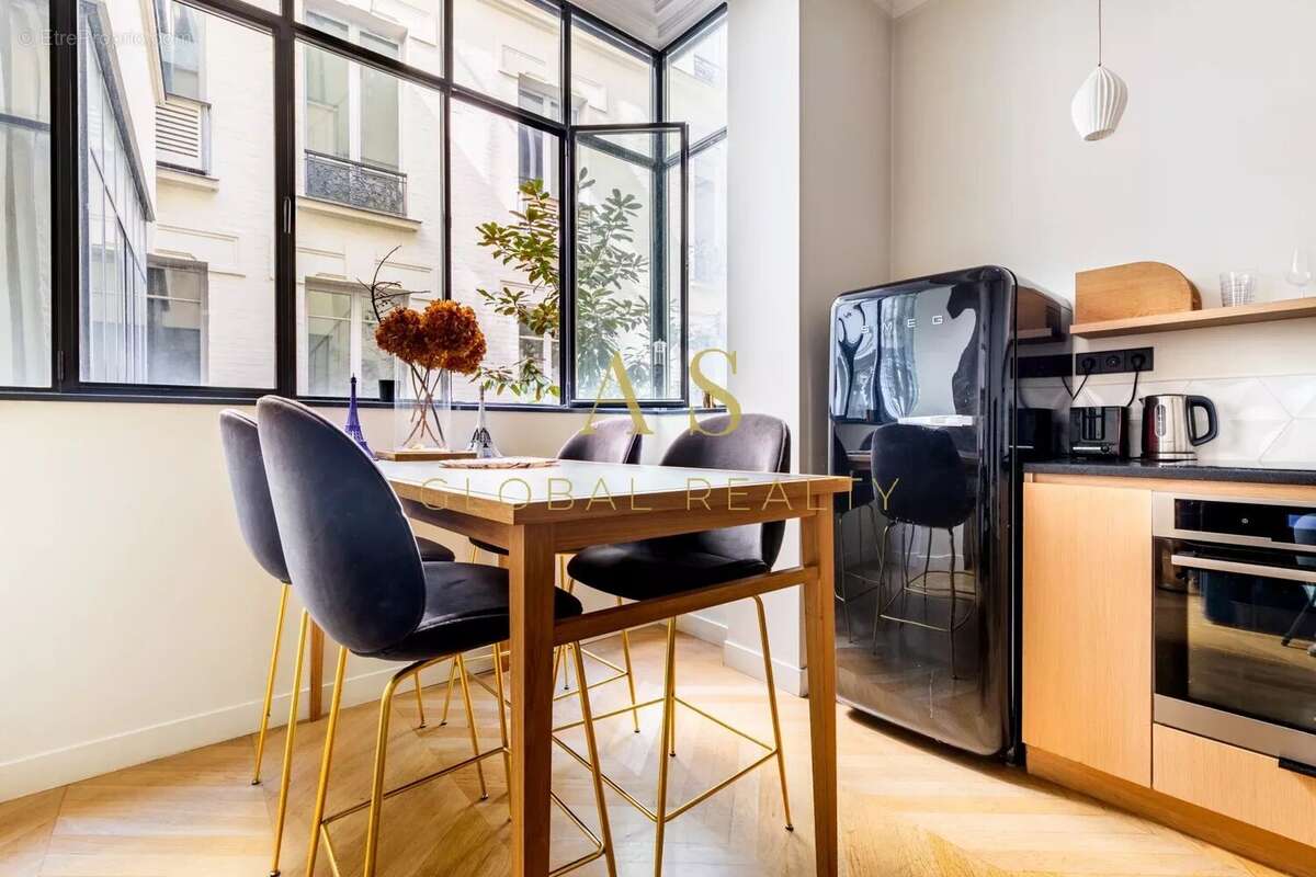 Appartement à PARIS-8E