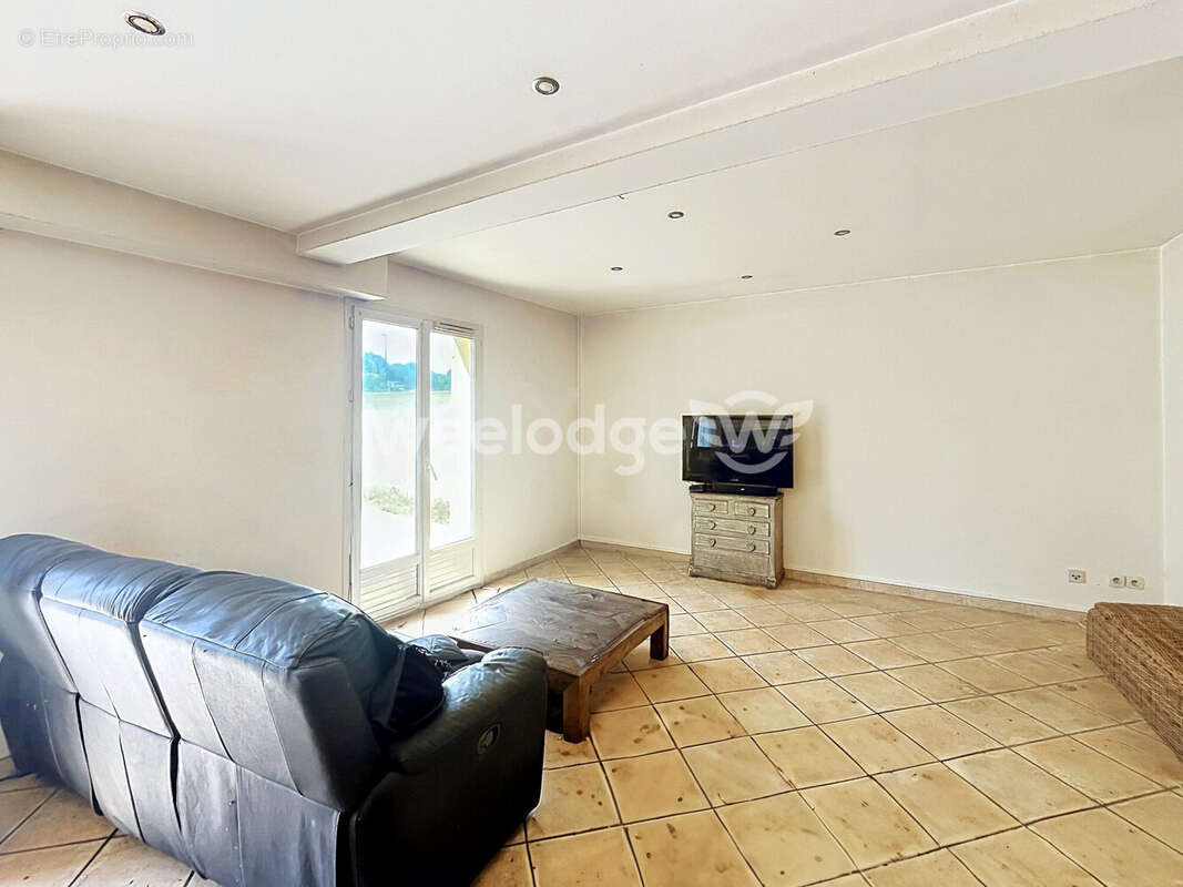 Appartement à MAURECOURT