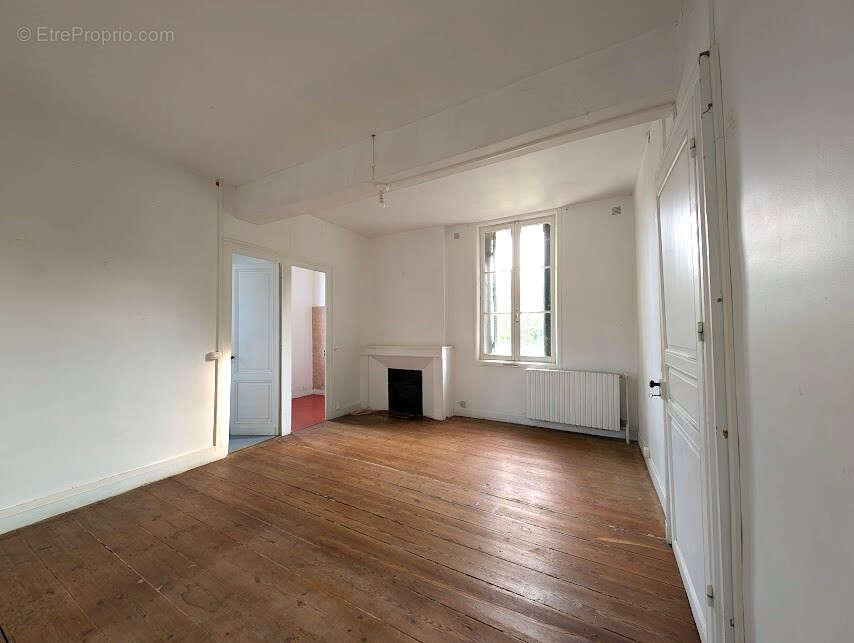 Maison à COUTRAS