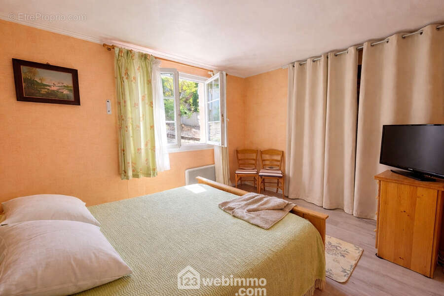 Chambre sur jardin avec de nombreux rangements. - Maison à SAINTE-MAXIME