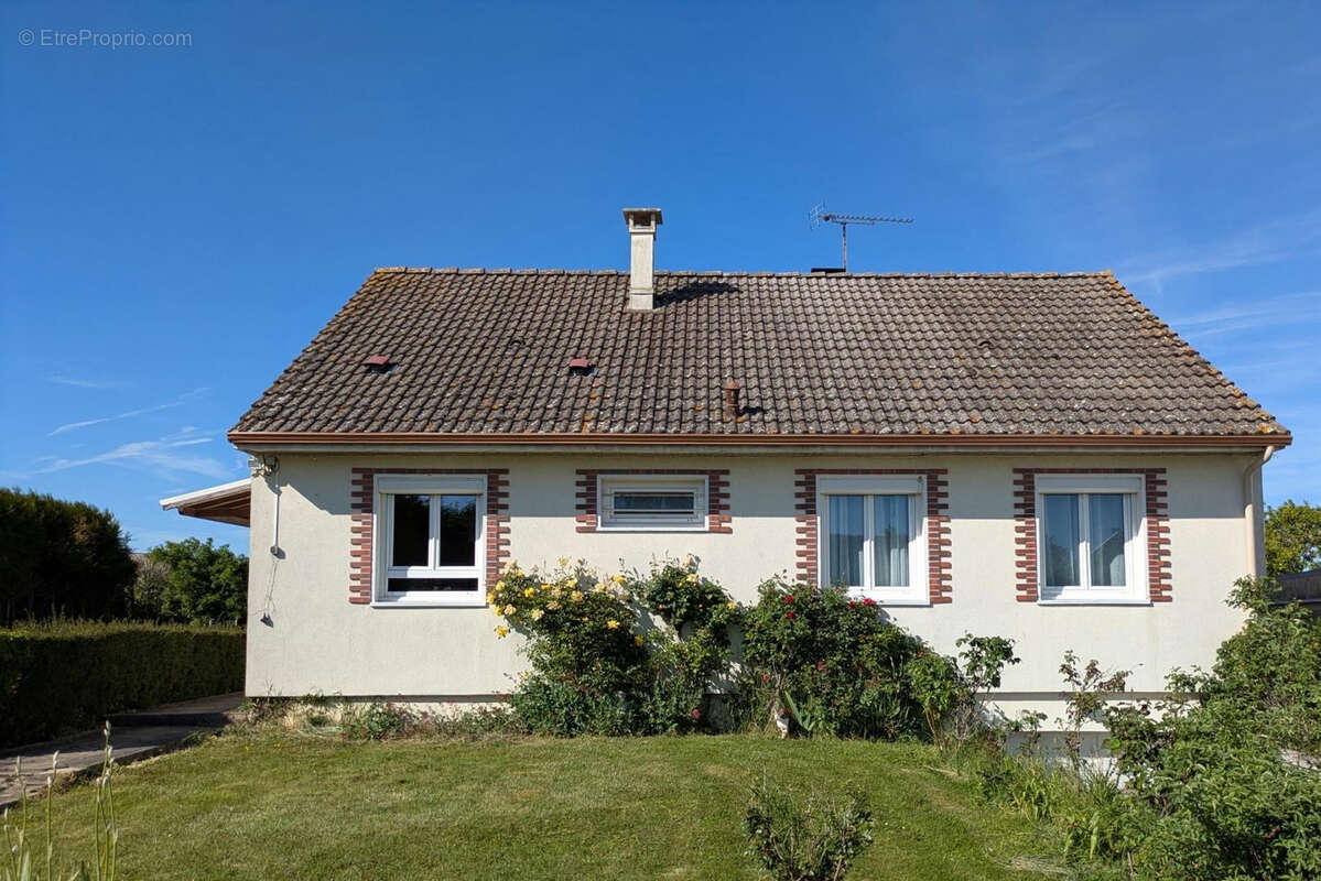 Maison à FOUQUEROLLES