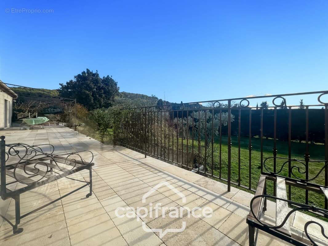 LES TAILLADES, maison individuelle de plain pied  de 210 m2, en campagne,  4 chambres, sur un terrain de 2900 m2 environ, piscin - photo 31