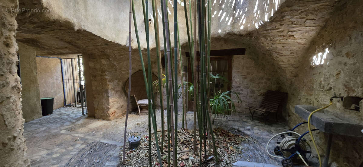 Maison à MONTPEYROUX