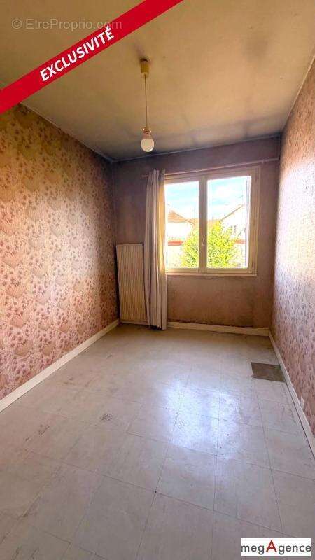Maison de plain pied  3 chambres, séjour ouvert sur terrasse, sous sol total Jardin 403 m² clos- 78340 les clayes sous bois - photo 8