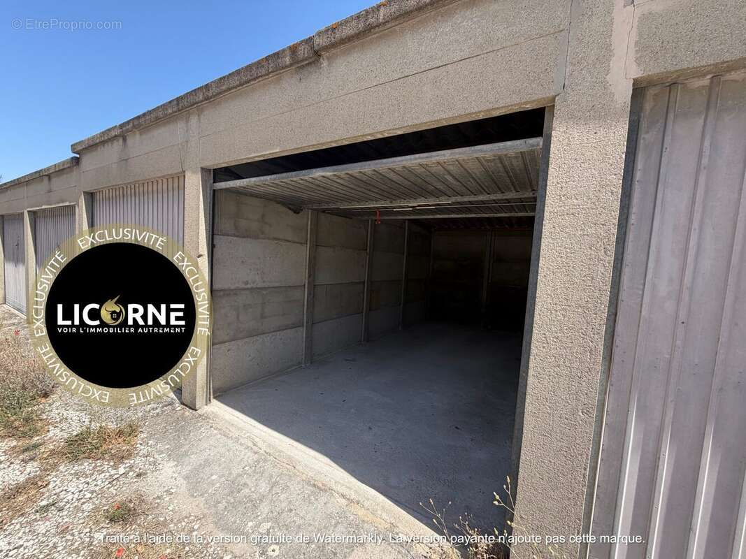 Parking à LES PENNES-MIRABEAU