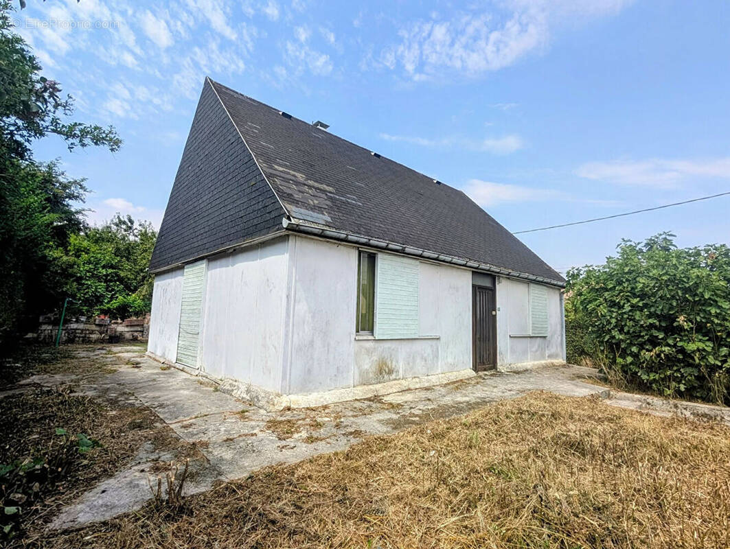 Maison à MONDESCOURT