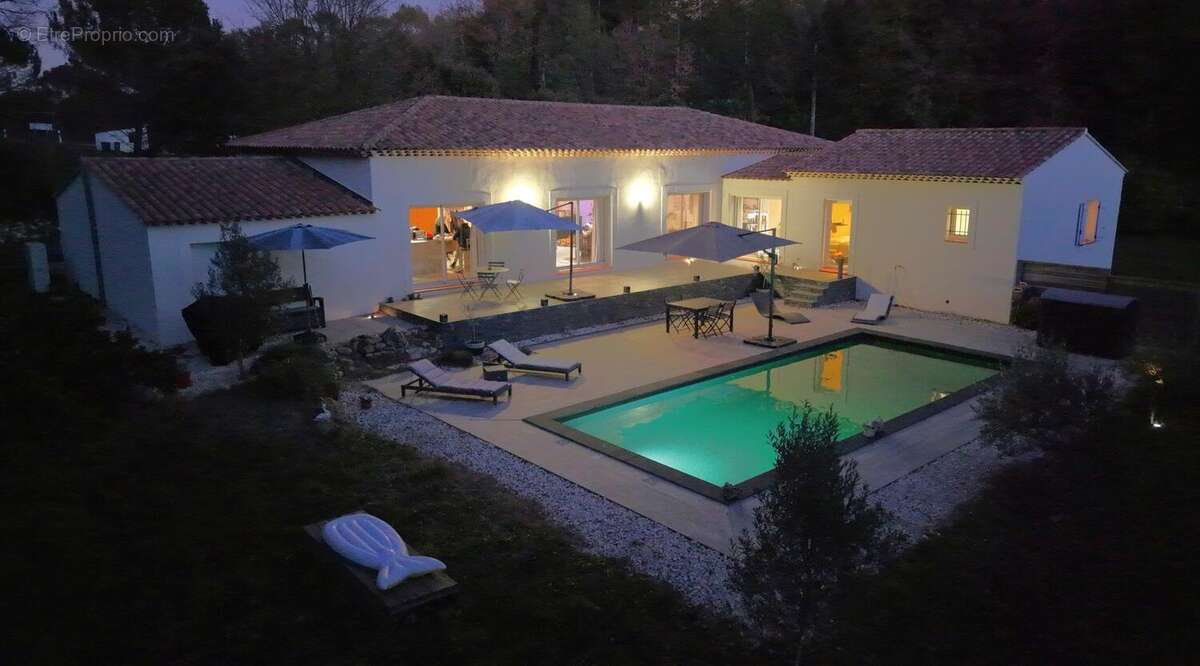 Photo 2 - Maison à TOURVES