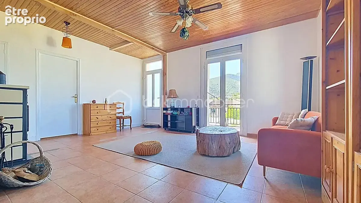 Maison 4 faces avec vue sur le Canigou – 1760 m² de terrain, piscine, garage, dépendance, panneaux solaires - photo 3