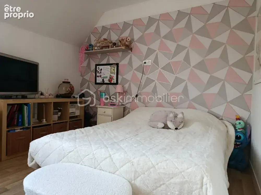 Disponible dès maintenant : Belle maison de 116m² avec annexe habitable de 54m², garage et double terrasse à Lisieux NORD - photo 7