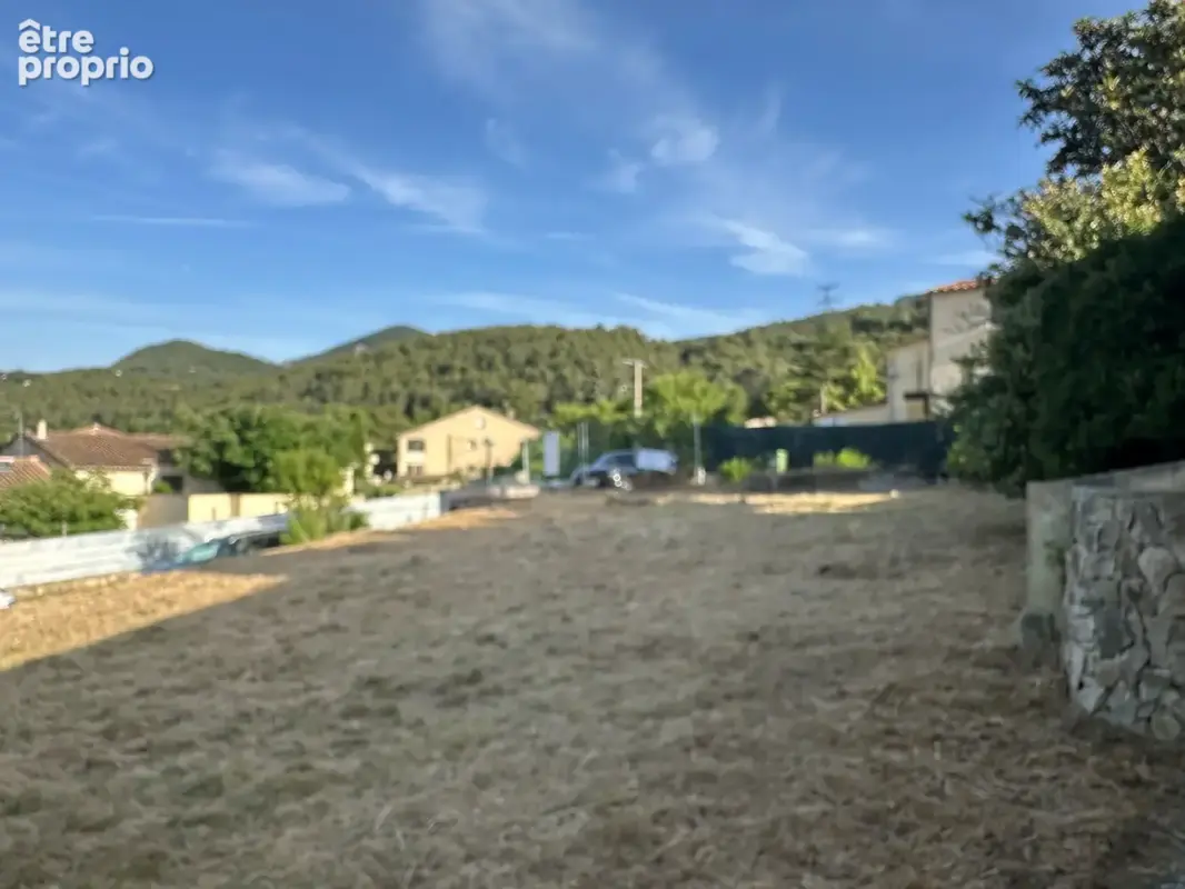 MIMET   Terrain à bâtir de 871 m2 avec piscine et dépendances - photo 2