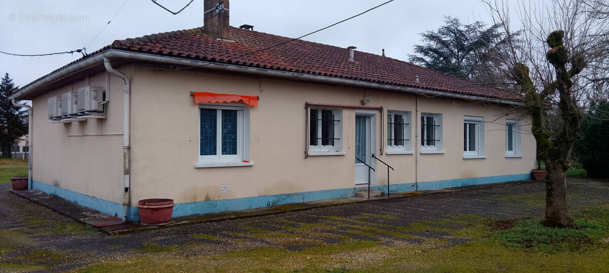 Maison à SAINT-MEDARD-DE-GUIZIERES