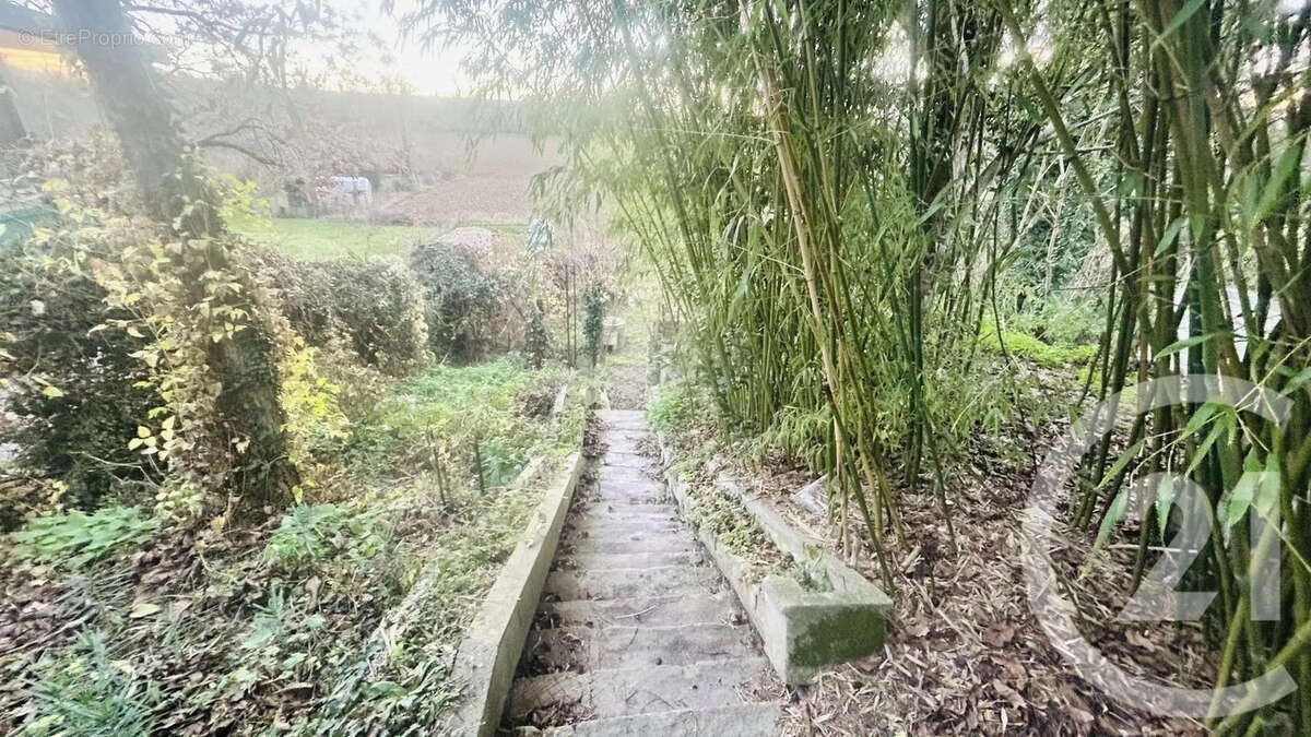 Maison à BONNIERES-SUR-SEINE