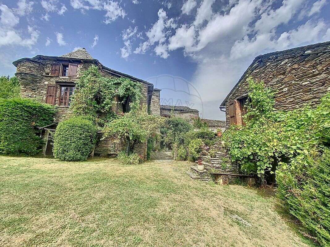 Maison à SAINT-GERMAIN-DE-CALBERTE