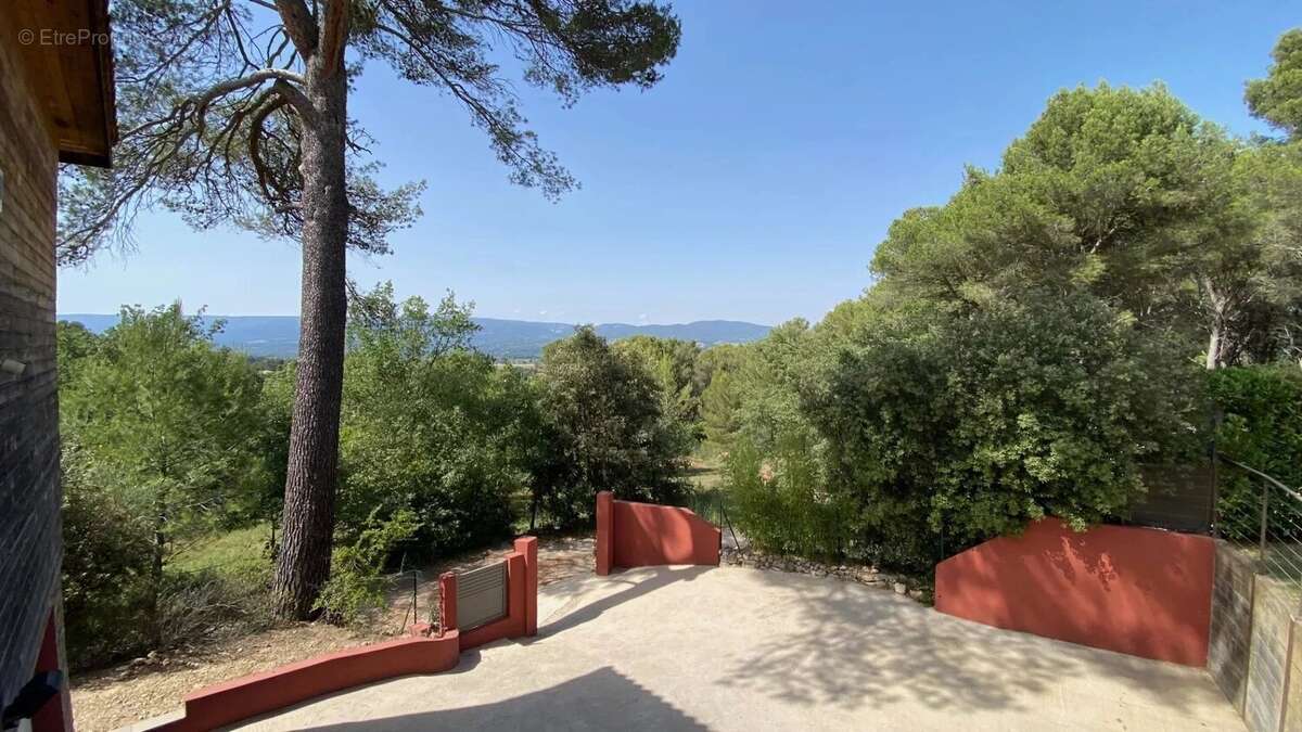 Maison à LA ROQUE-D'ANTHERON