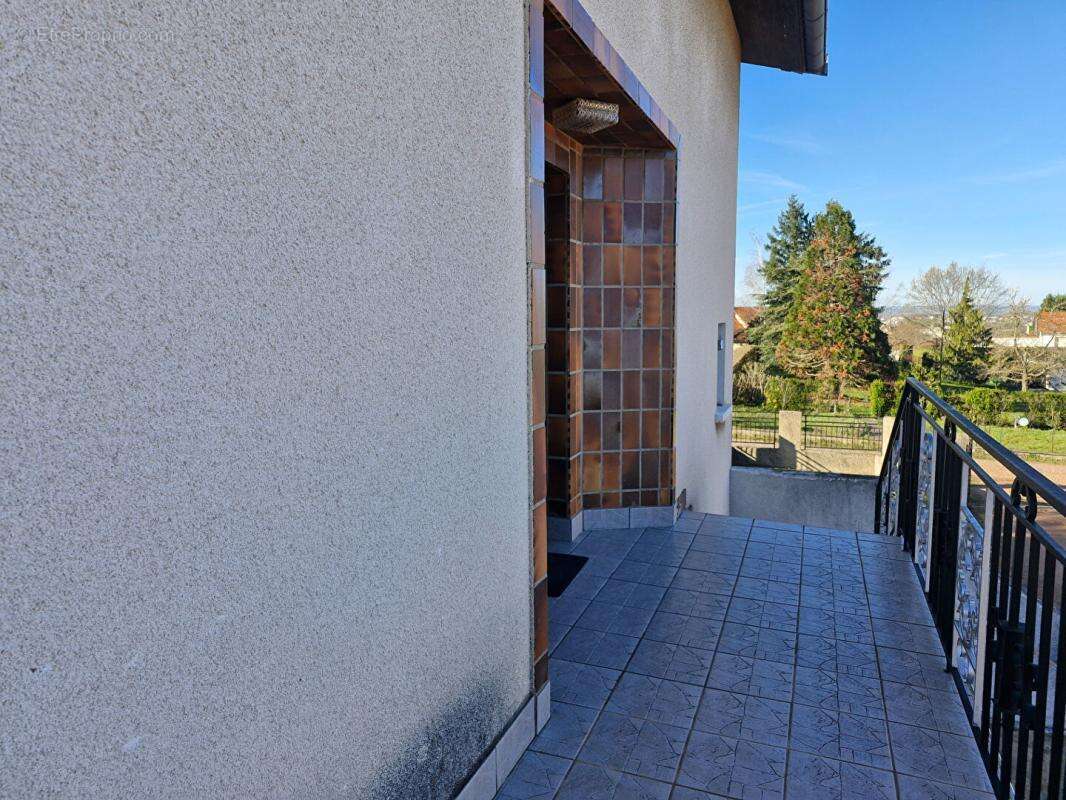 Maison à COMMELLE-VERNAY