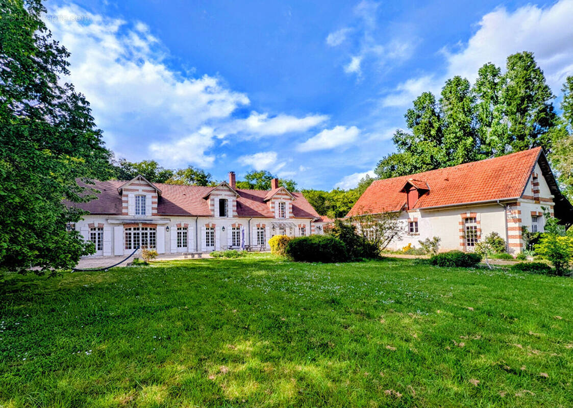 Maison à VALLIERES-LES-GRANDES