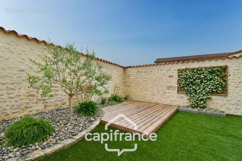 Maison à SAINT-JULIEN-DE-L&#039;ESCAP