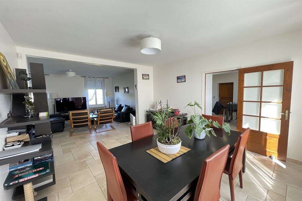 Maison à CLOS-FONTAINE