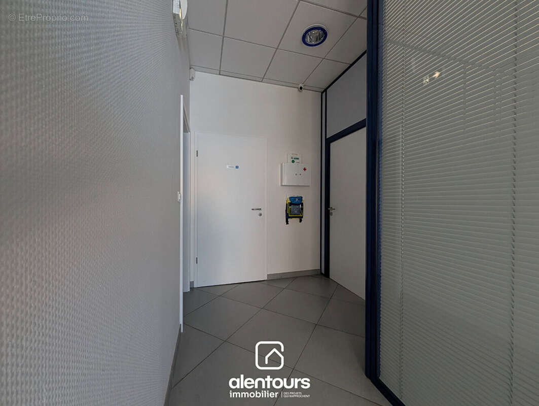 Bureaux  184 m2 - photo 14