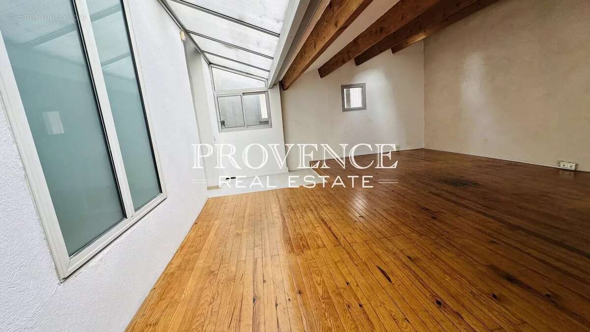 Commerce à MARSEILLE-6E