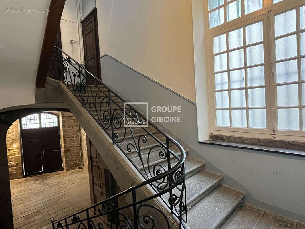 Exclusivite a vendre - agence giboire - studio - charme ancien - dernier etage - photo 3