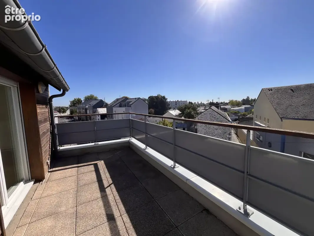 Nantes Perverie - Longchamp : Appartement T3 de 70 m2 au dernier étage, terrasse plein sud de 10 m2 et garage - photo 15