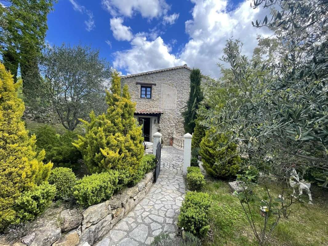 Maison à CHATEAUDOUBLE