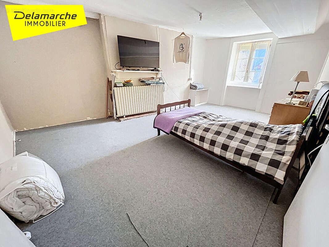 Maison à SAINT-AUBIN-DE-TERREGATTE