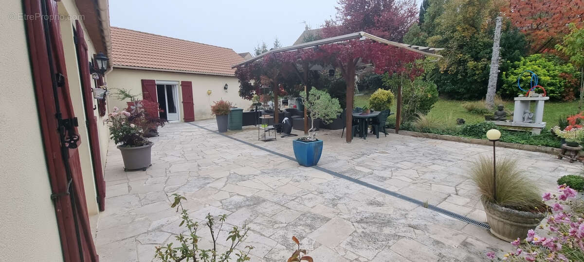 Maison à PONT-SUR-YONNE